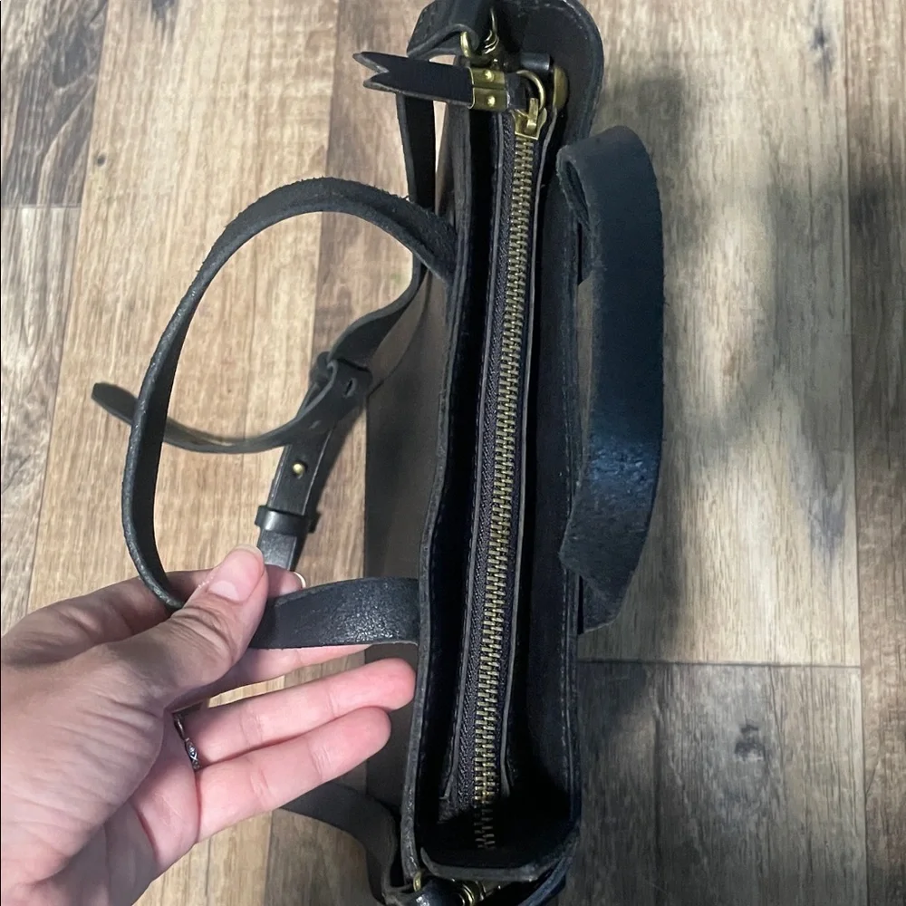 Madewell Zip Top Crossbody - Picture 4 of 8